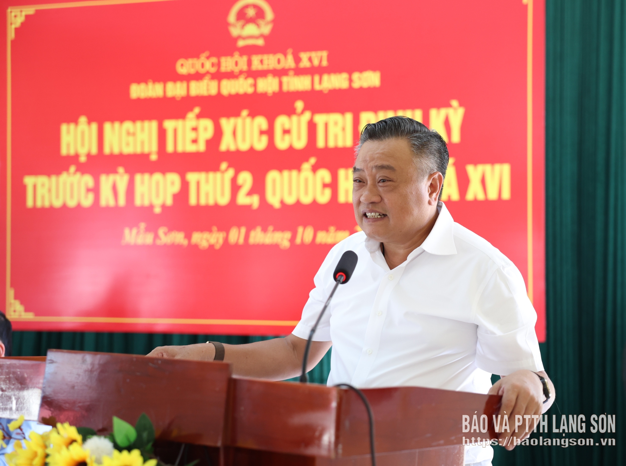 Đồng chí Trần Sỹ Thanh, Ủy viên Bộ Chính trị, Bí thư Trung ương Đảng, Chủ nhiệm Ủy ban Kiểm tra Trung ương, đại biểu Quốc hội khóa XVI tỉnh Lạng Sơn phát biểu tại hội nghị