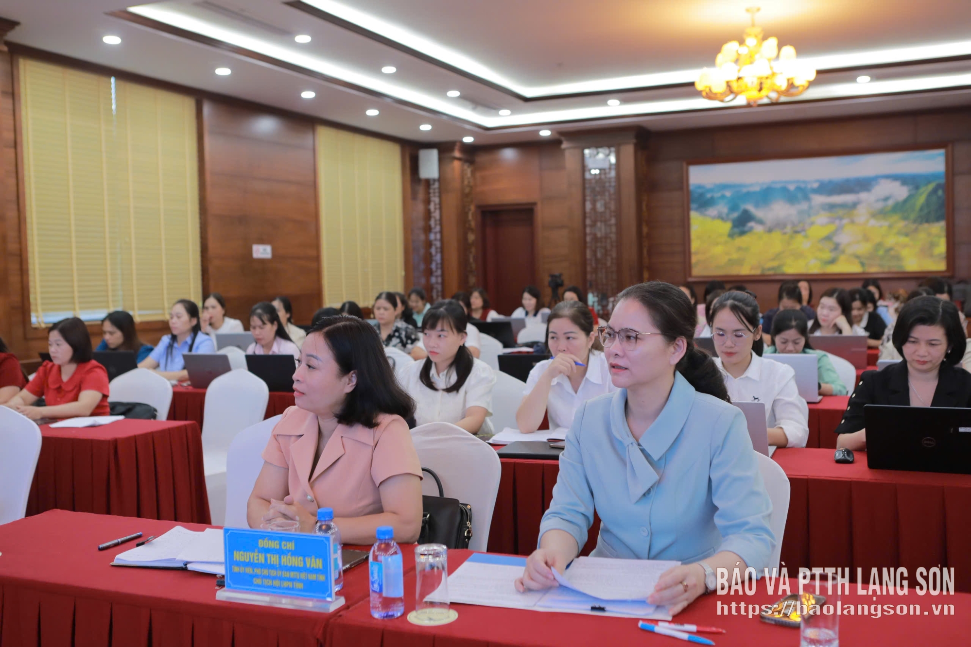 Các đại biểu dự hội nghị