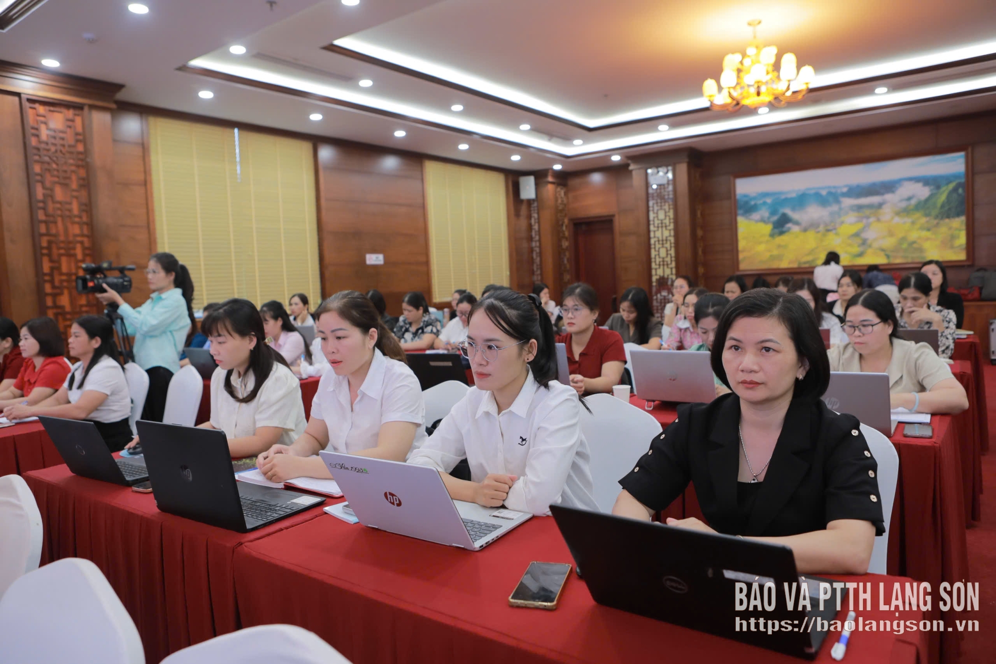 Đại diện Hội LHPN các xã, phường dự hội nghị