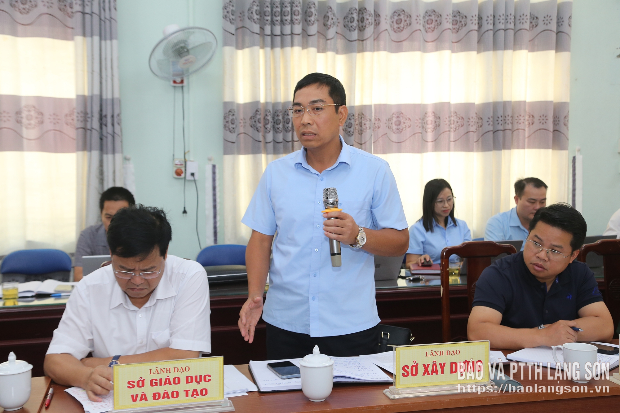 Lãnh đạo sở Xây dựng phát biểu trao đổi với các xã tại buổi kiểm tra