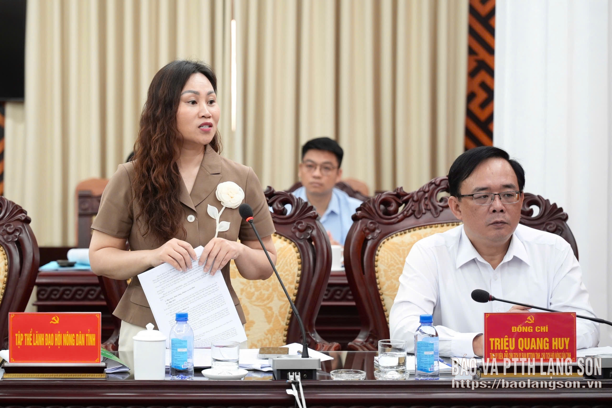 Phó Chủ tịch Hội Nông dân tỉnh báo cáo tình hình hoạt động, quản lý và sử dụng Quỹ Hỗ trợ nông dân
