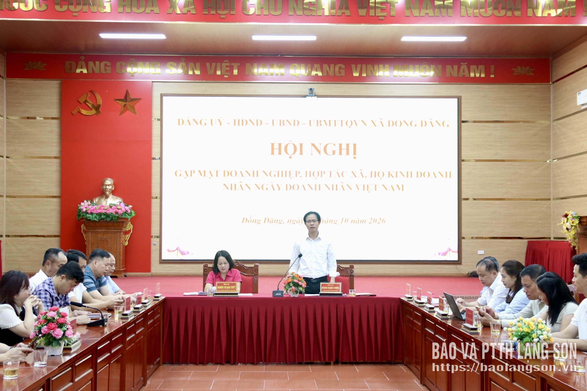 Lãnh đạo UBND xã Đồng Đăng phát biểu ý kiến tại hội nghị