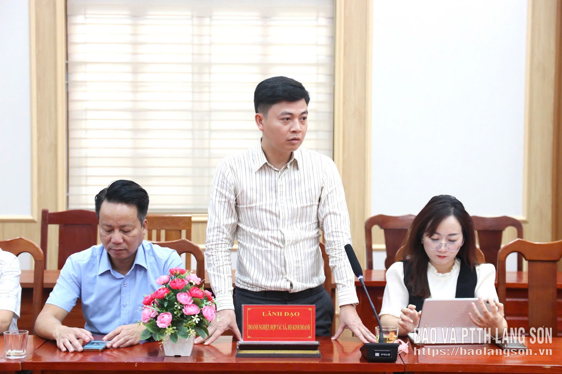 Đại diện doanh nghiệp trên địa bàn xã phát biểu ý kiến tại hội nghị