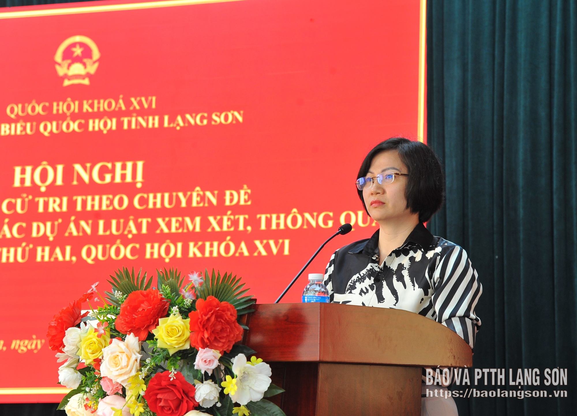 Lãnh đạo Báo và Phát thanh, Truyền hình Lạng Sơn phát biểu tại hội nghị tiếp xúc cử tri