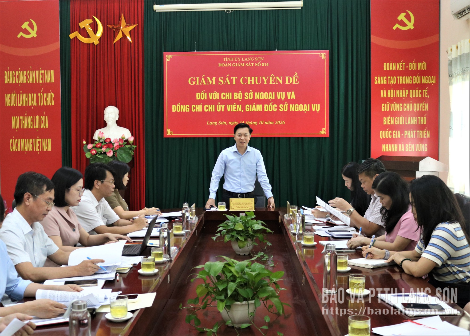Đồng chí Nguyễn Hoàng Tùng, Ủy viên Ban Thường vụ Tỉnh ủy, Phó Chủ tịch Thường trực Ủy ban MTTQ Việt Nam tỉnh, Trưởng Đoàn giám sát quán triệt nội dung buổi giám sát