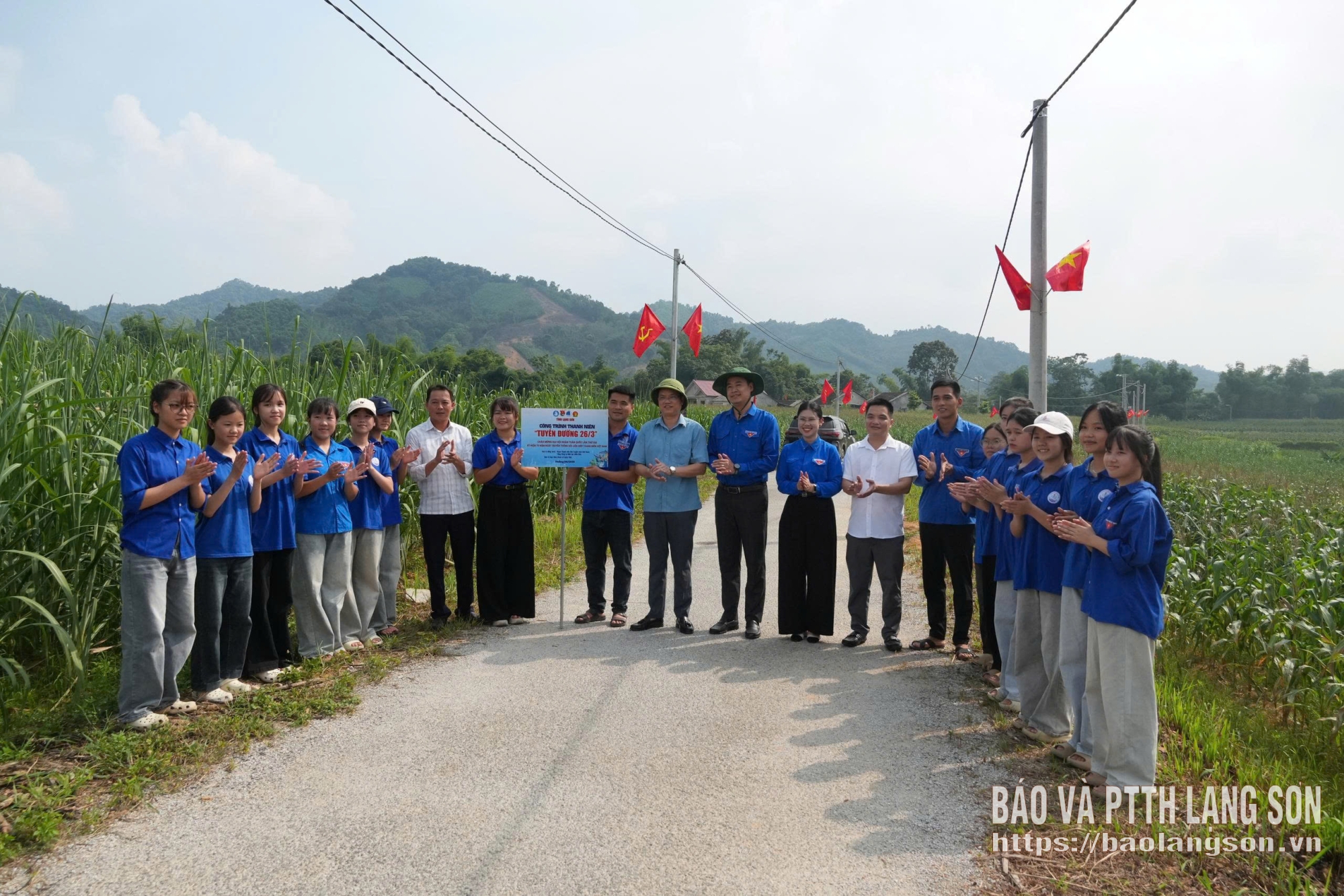 Tỉnh đoàn và các đơn vị phối hợp khánh thành công trình "Tuyến đường 26/3" tại xã Quốc Việt
