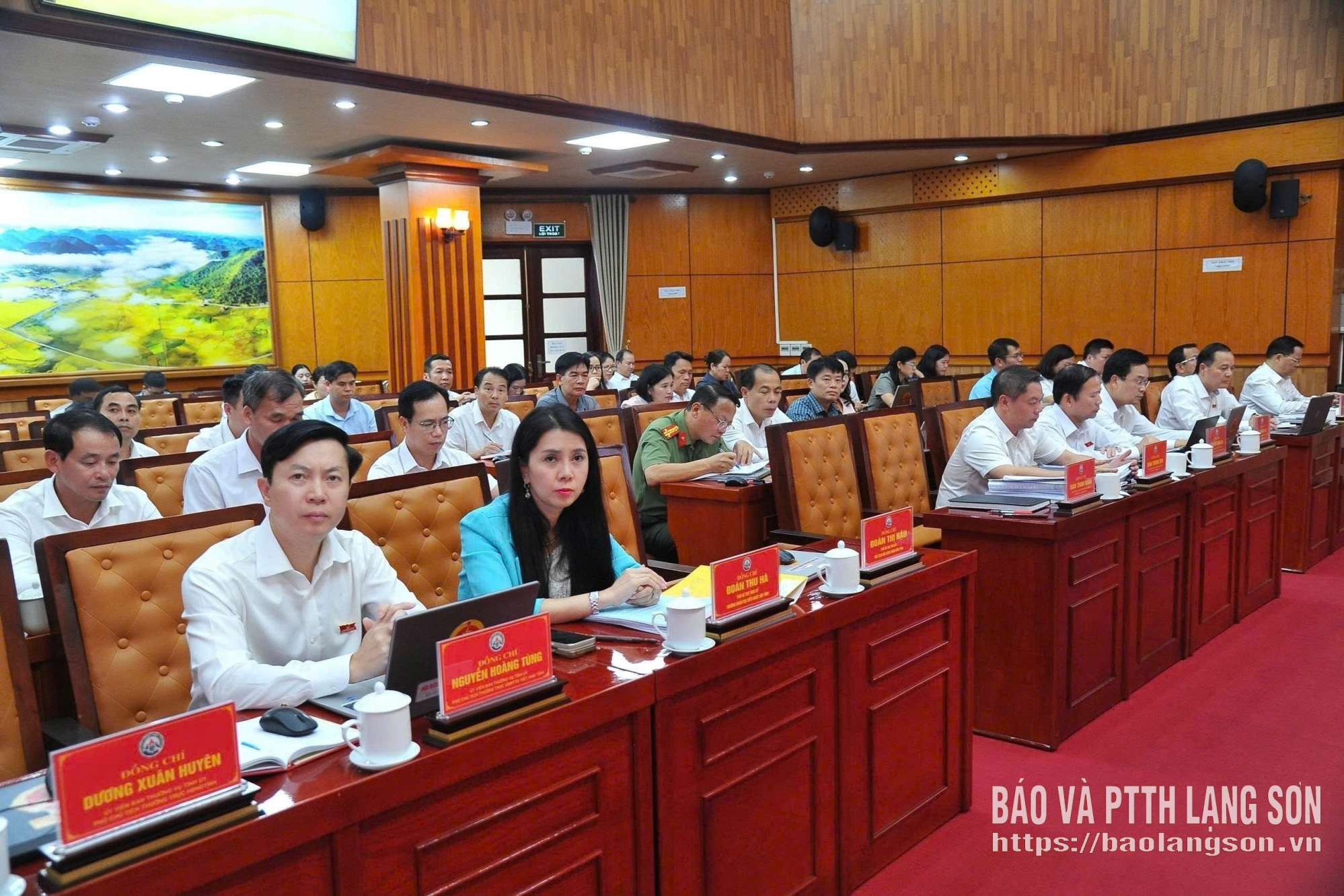 Các đại biểu dự kỳ họp