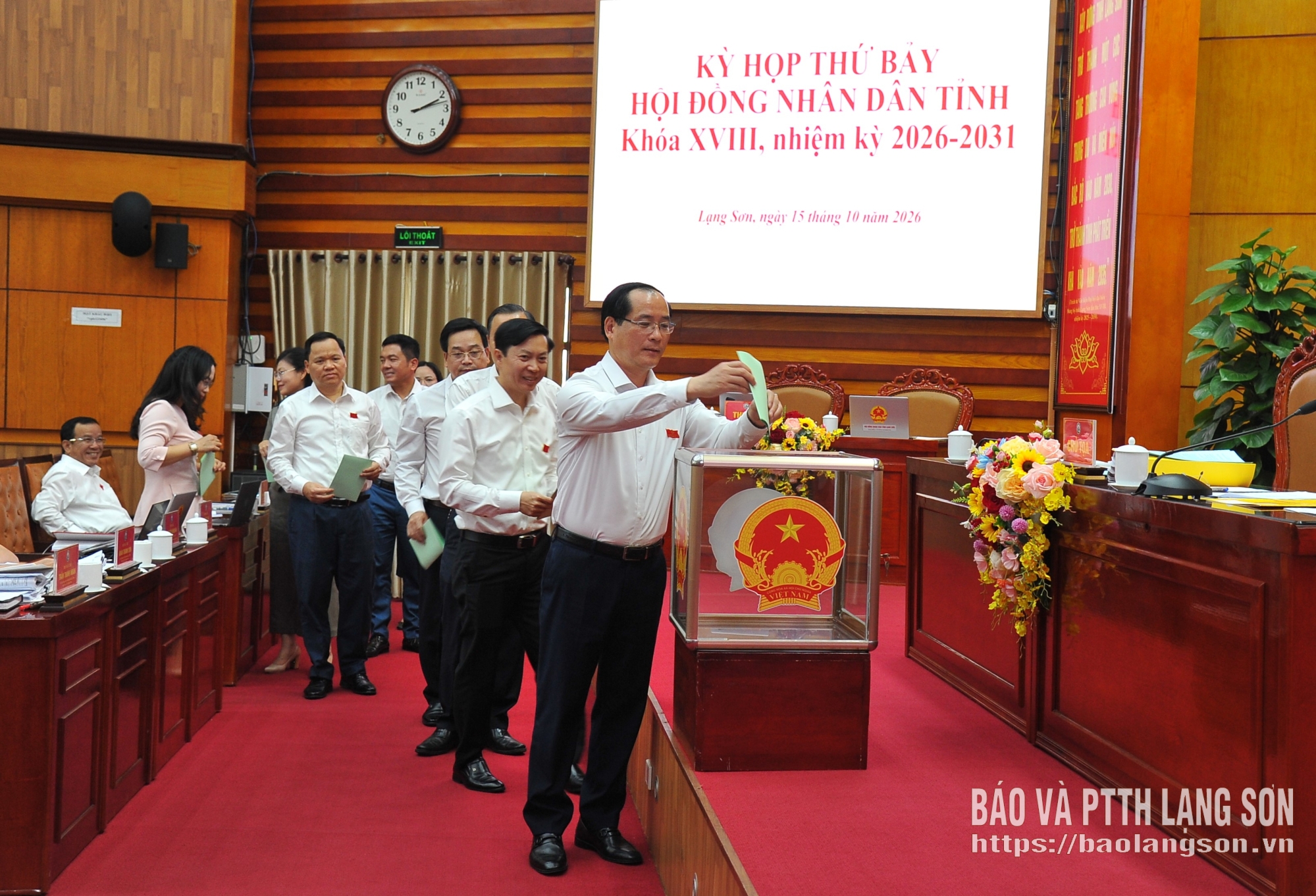 Các đại biểu HĐND tỉnh bỏ phiếu bầu Uỷ viên UBND tỉnh Lạng Sơn khóa XVIII, nhiệm kỳ 2026 - 2031