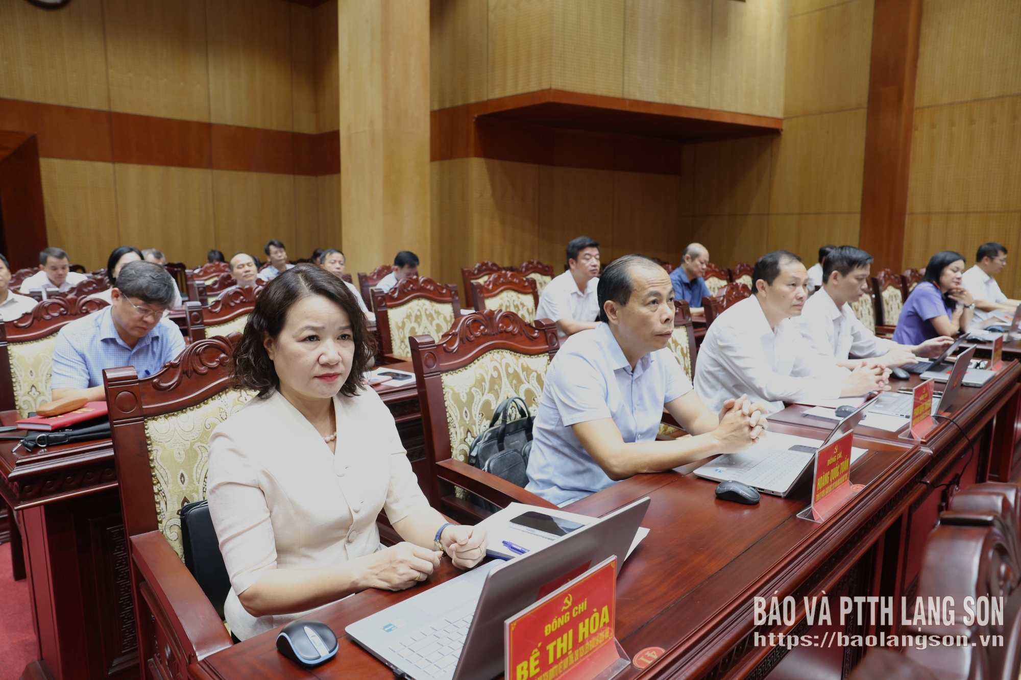 Các đại biểu nghe phát biểu chỉ đạo
