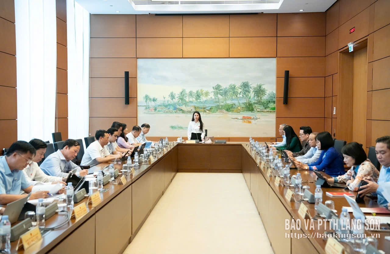 Toàn cảnh phiên thảo luận tại tổ 3 chiều 19/10
