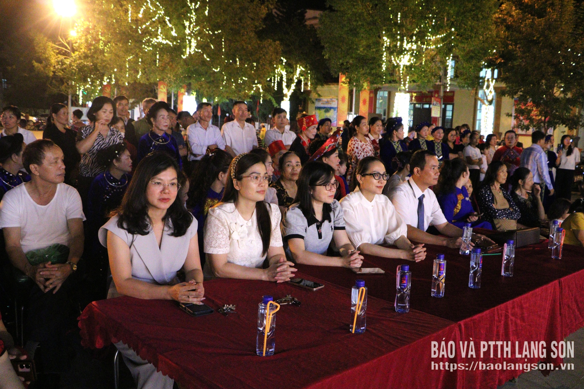 Các đại biểu tham dự chương trình
