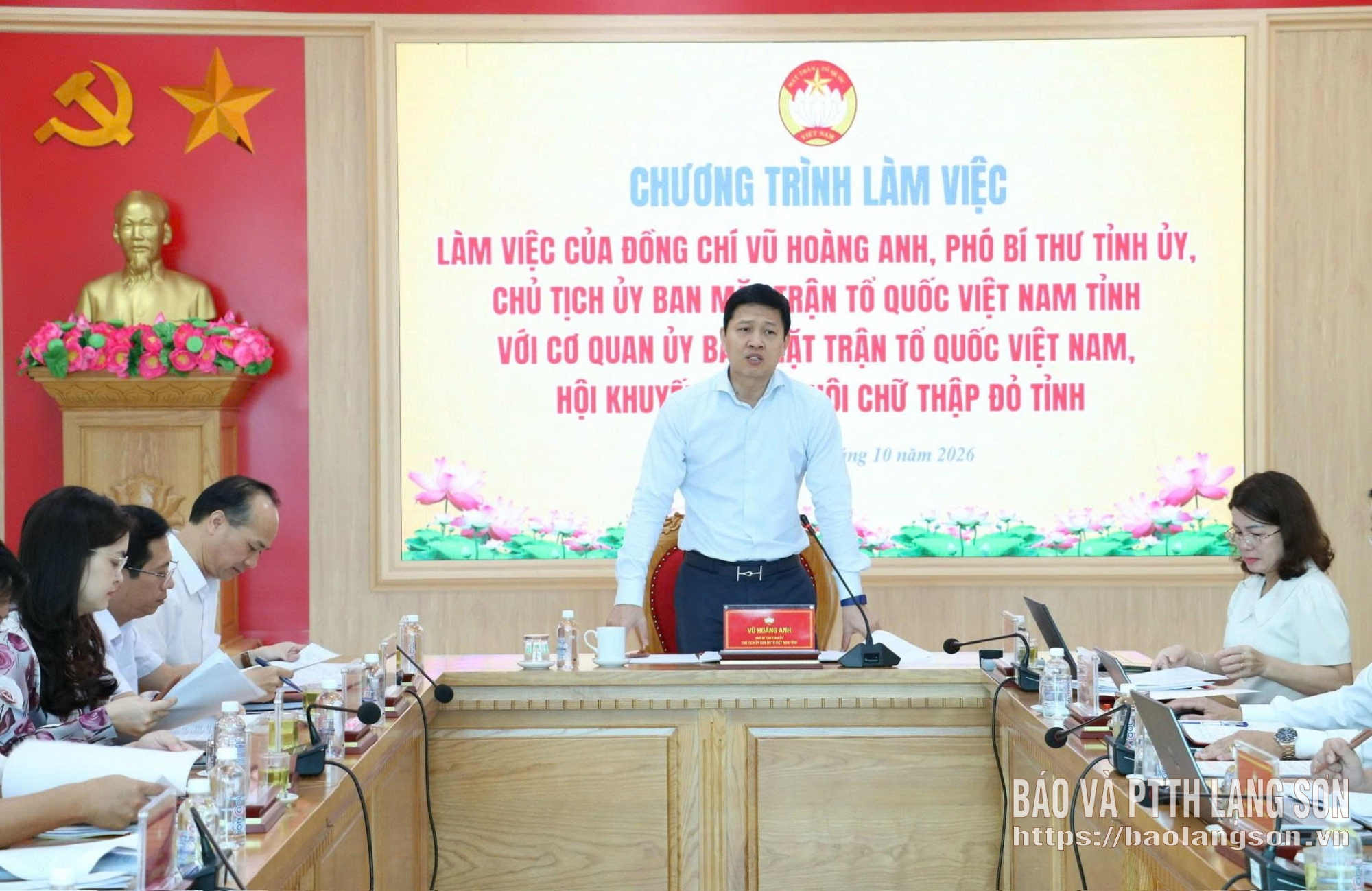 Đồng chí Vũ Hoàng Anh, Phó Bí thư Tỉnh ủy, Chủ tịch Ủy ban MTTQ Việt Nam tỉnh phát biểu tại buổi làm việc