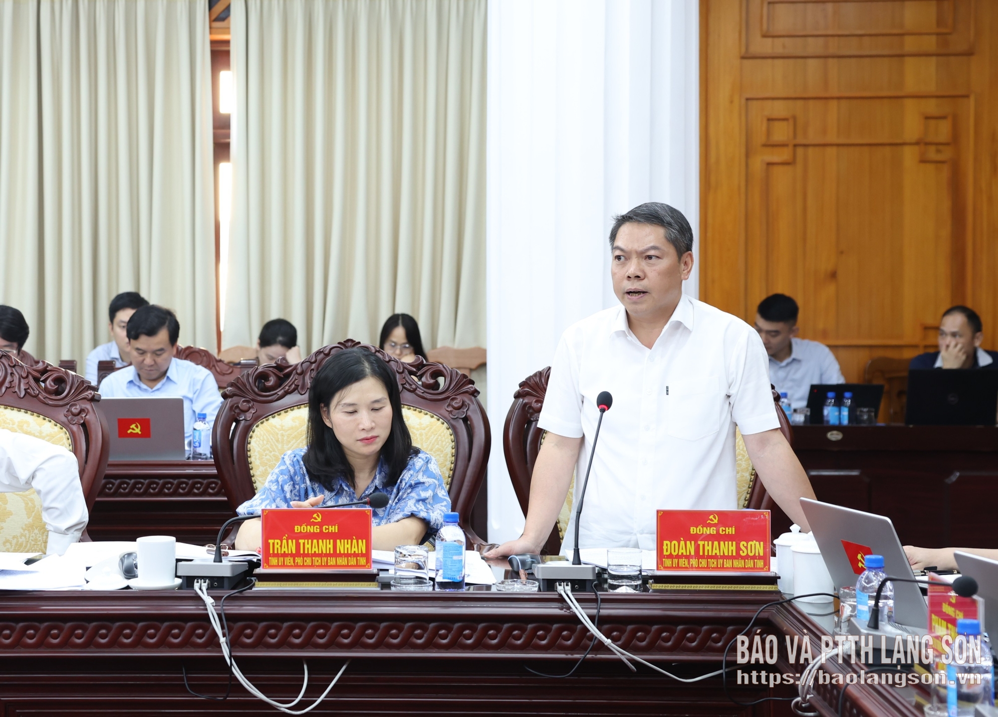 Đồng chí Đoàn Thanh Sơn, Phó Chủ tịch UBND tỉnh phát biểu ý kiến tại hội nghị