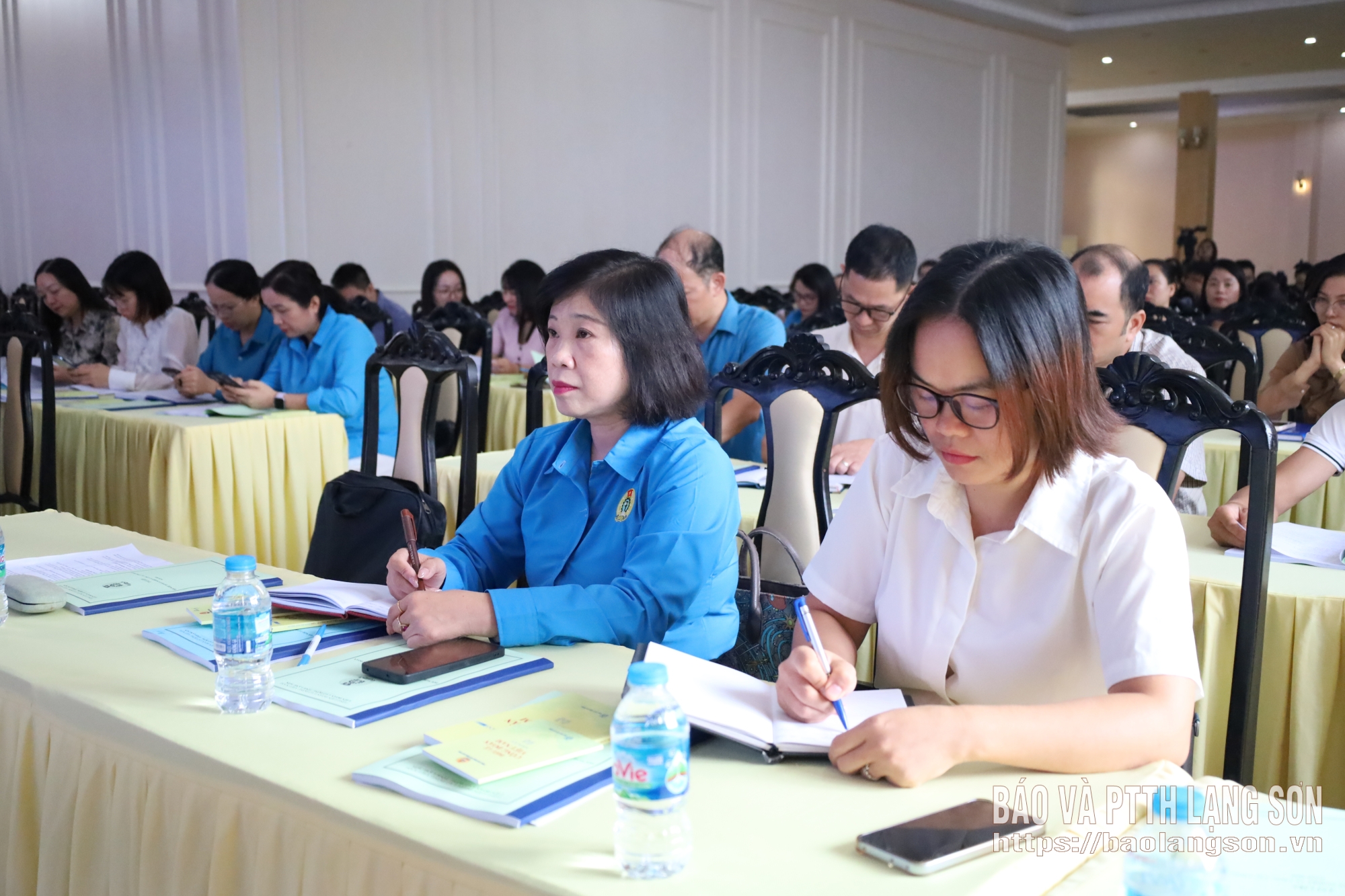 Các đại biểu dự hội nghị
