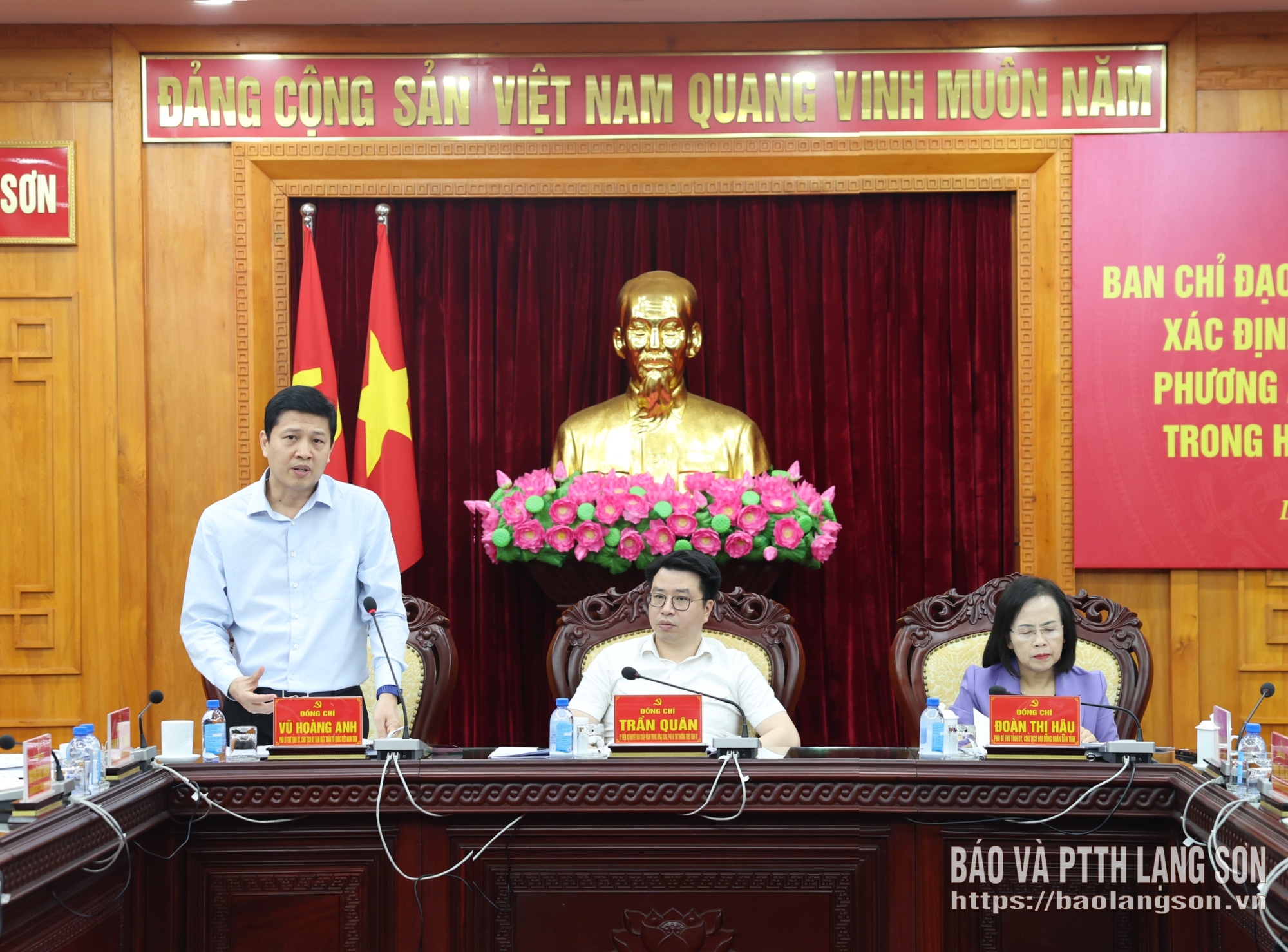 Đồng chí Vũ Hoàng Anh, Phó Bí thư Tỉnh ủy, Chủ tịch Ủy ban MTTQ Việt Nam tỉnh phát biểu tại hội nghị
