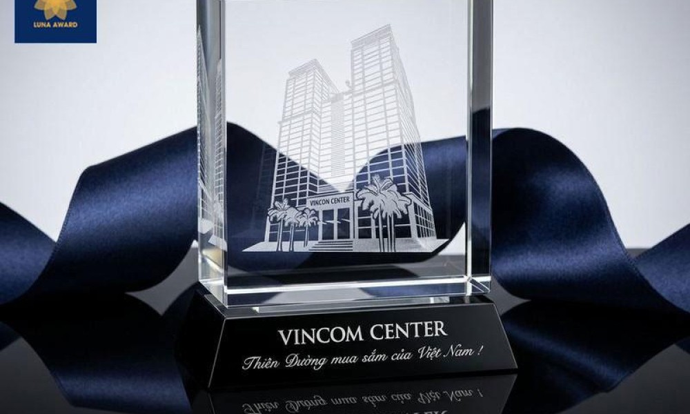 Qu&agrave; tặng kỷ niệm th&agrave;nh lập doanh nghiệp &yacute; nghĩa tại Luna Award Vietnam