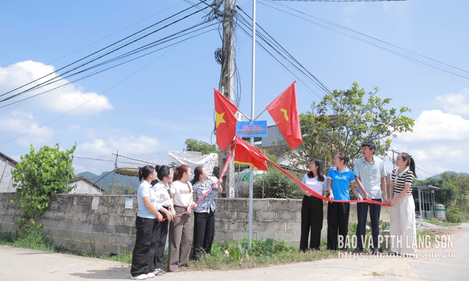 B&agrave;n giao v&agrave; kh&aacute;nh th&agrave;nh c&ocirc;ng tr&igrave;nh đoạn đường tự quản v&ugrave;ng bi&ecirc;n v&agrave; ra mắt m&ocirc; h&igrave;nh hỗ trợ phụ nữ khuyết tật